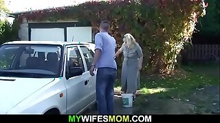 Son-in-law bangs her old pussy doused
